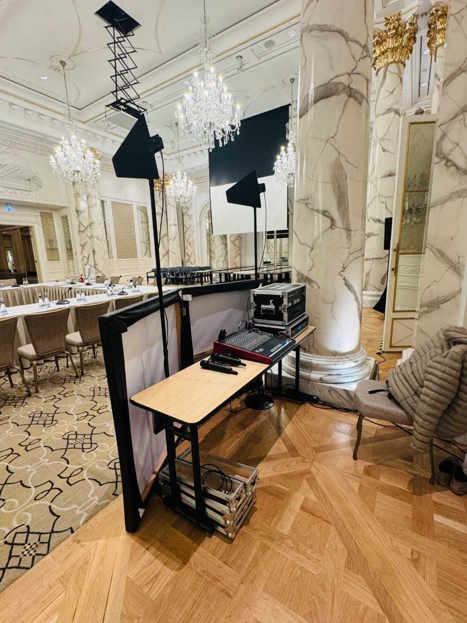 Böyük konfrans zalı